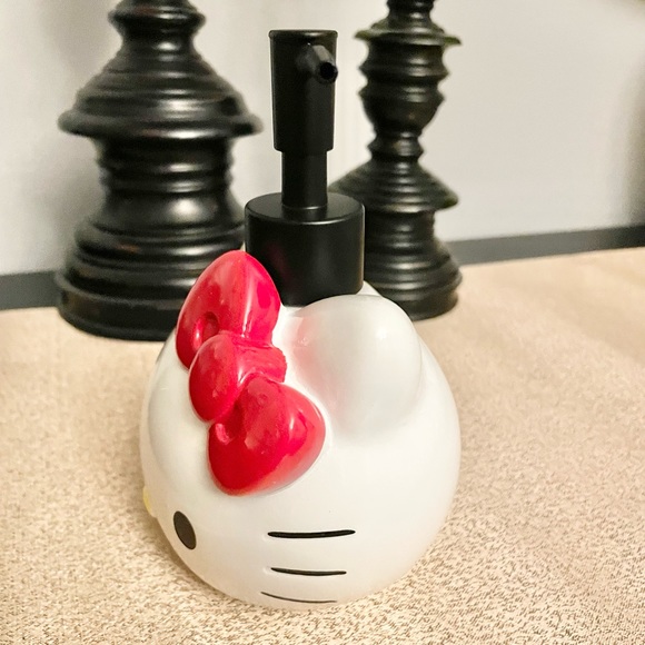 New Sanrio HELLO KITTY Ceramic Soap Dispenser Pump - Picture 4 of 4